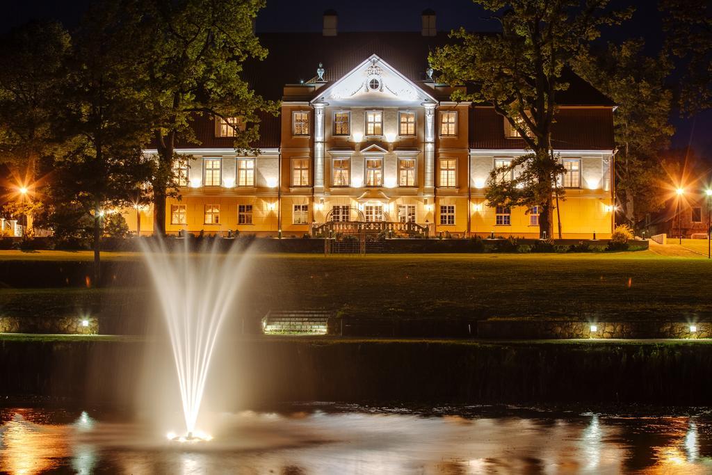 Malpils Manor Hotel Exterior photo